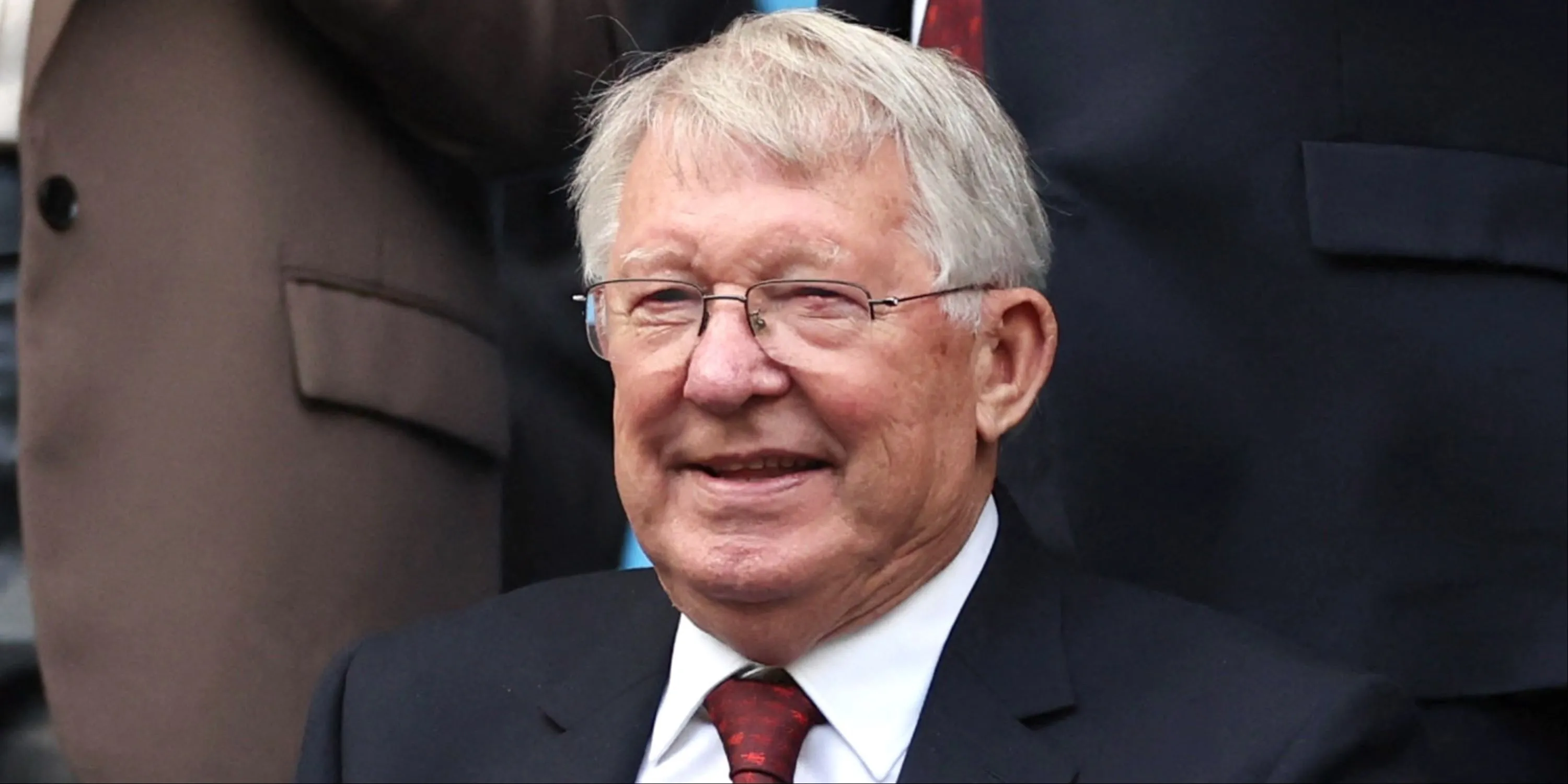 Sir Alex Ferguson cùng chiếc cúp Premier League