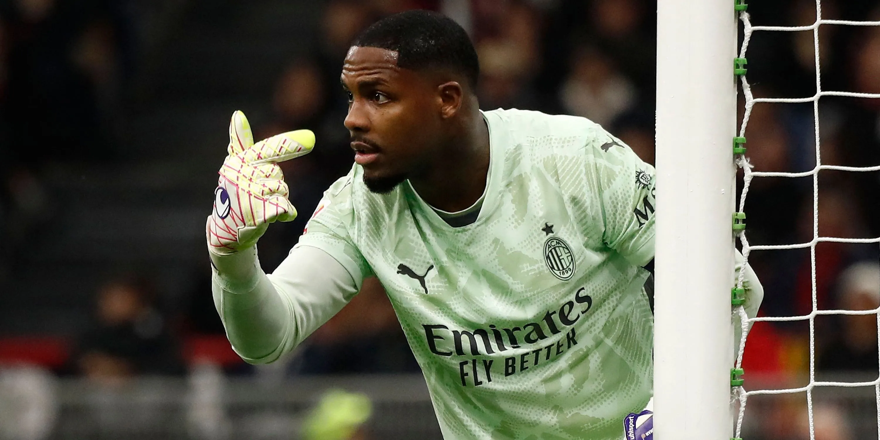Thủ môn Mike Maignan của AC Milan, mục tiêu chuyển nhượng hàng đầu của Chelsea