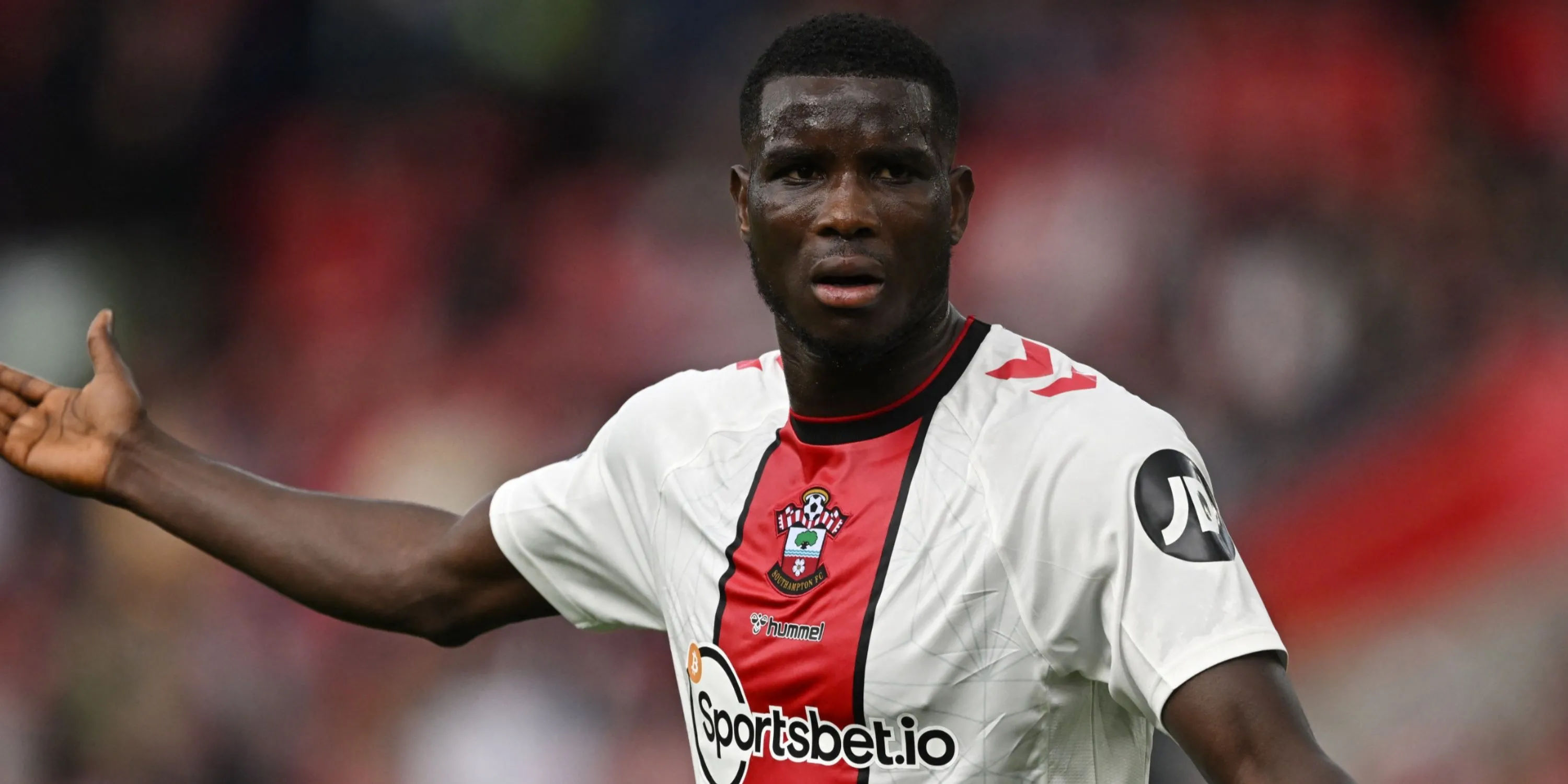 Tiền đạo Paul Onuachu cao 2m01, thi đấu cho Southampton