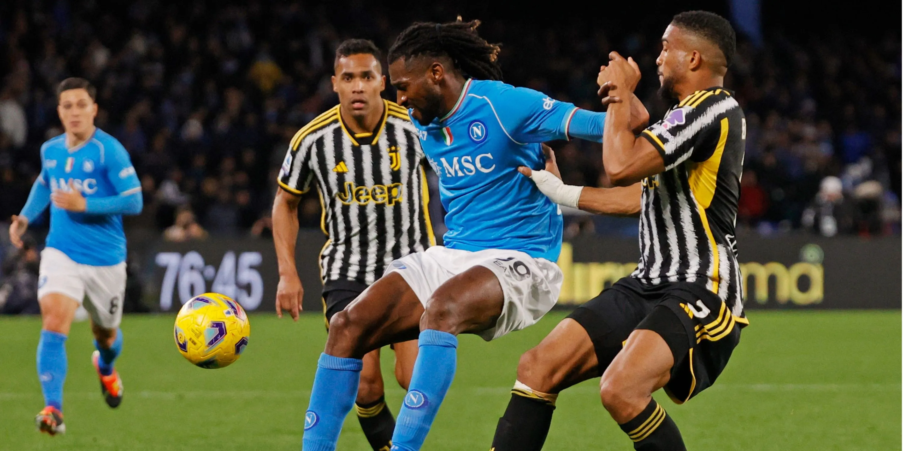 Tiền vệ Andre-Frank Zambo-Anguissa, trụ cột của Napoli và mục tiêu đầy tham vọng của Sunderland.