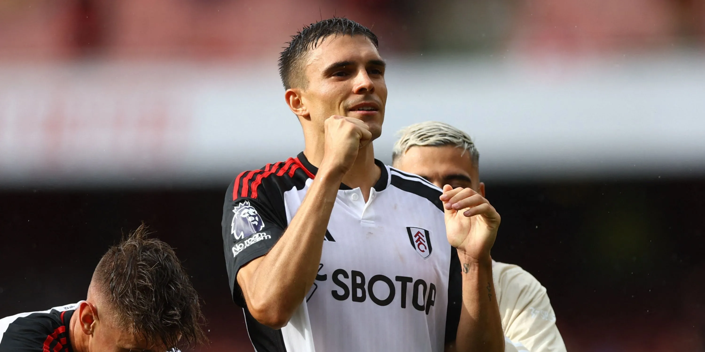 Tiền vệ Joao Palhinha của Fulham thi đấu tại Premier League, cho thấy khả năng tranh chấp và đọc tình huống xuất sắc của anh