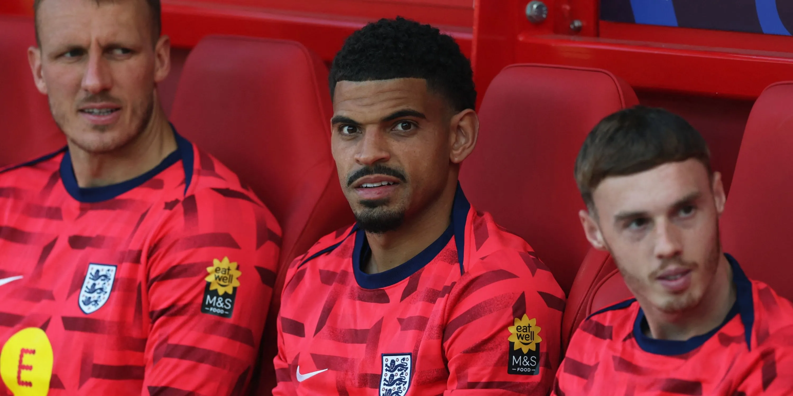 Tiền vệ Morgan Gibbs-White trong bối cảnh tin đồn về rắc rối pháp lý giữa Nottingham Forest và Tottenham