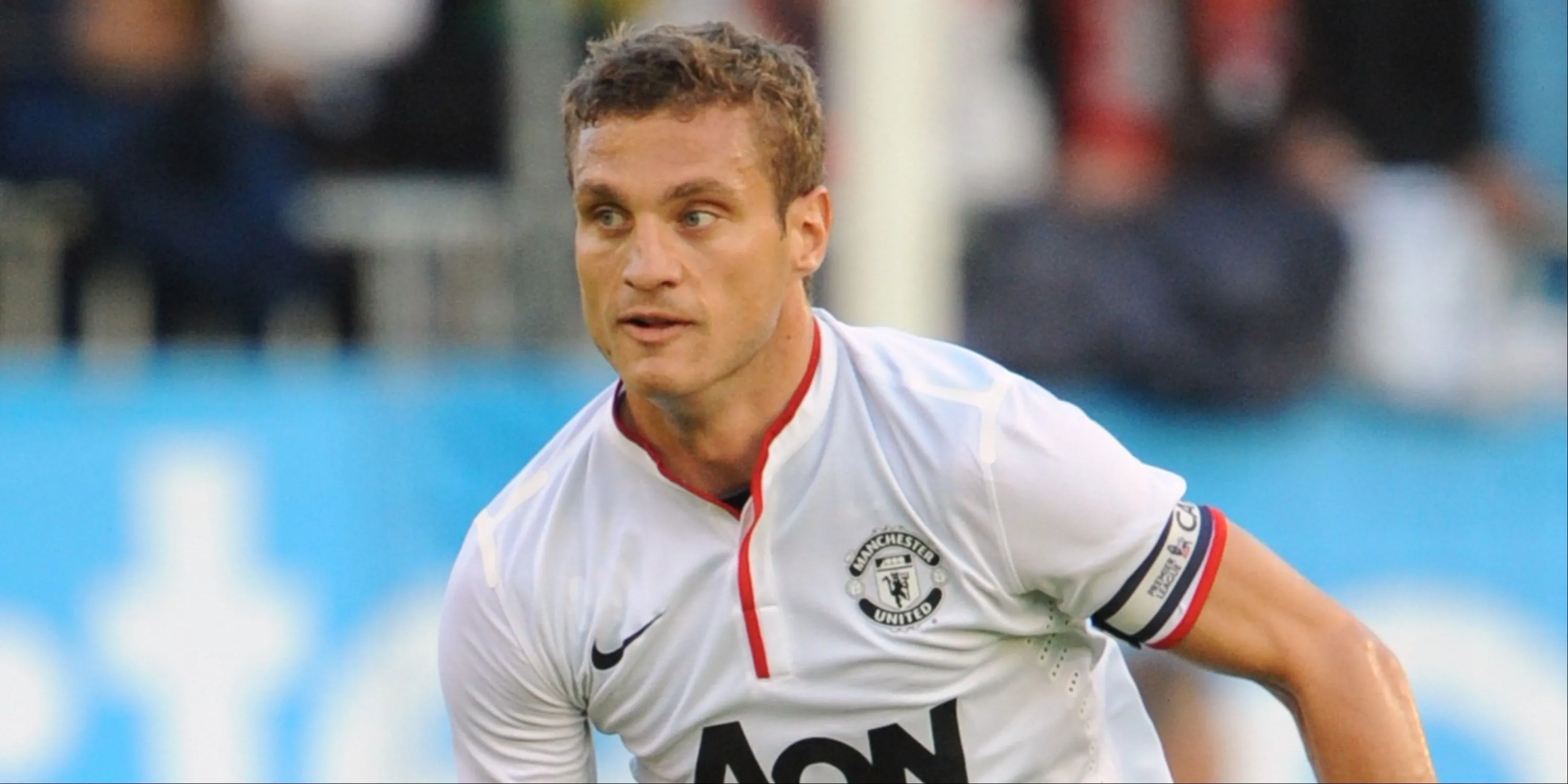 Trung vệ thép Nemanja Vidic, biểu tượng hàng phòng ngự Manchester United.