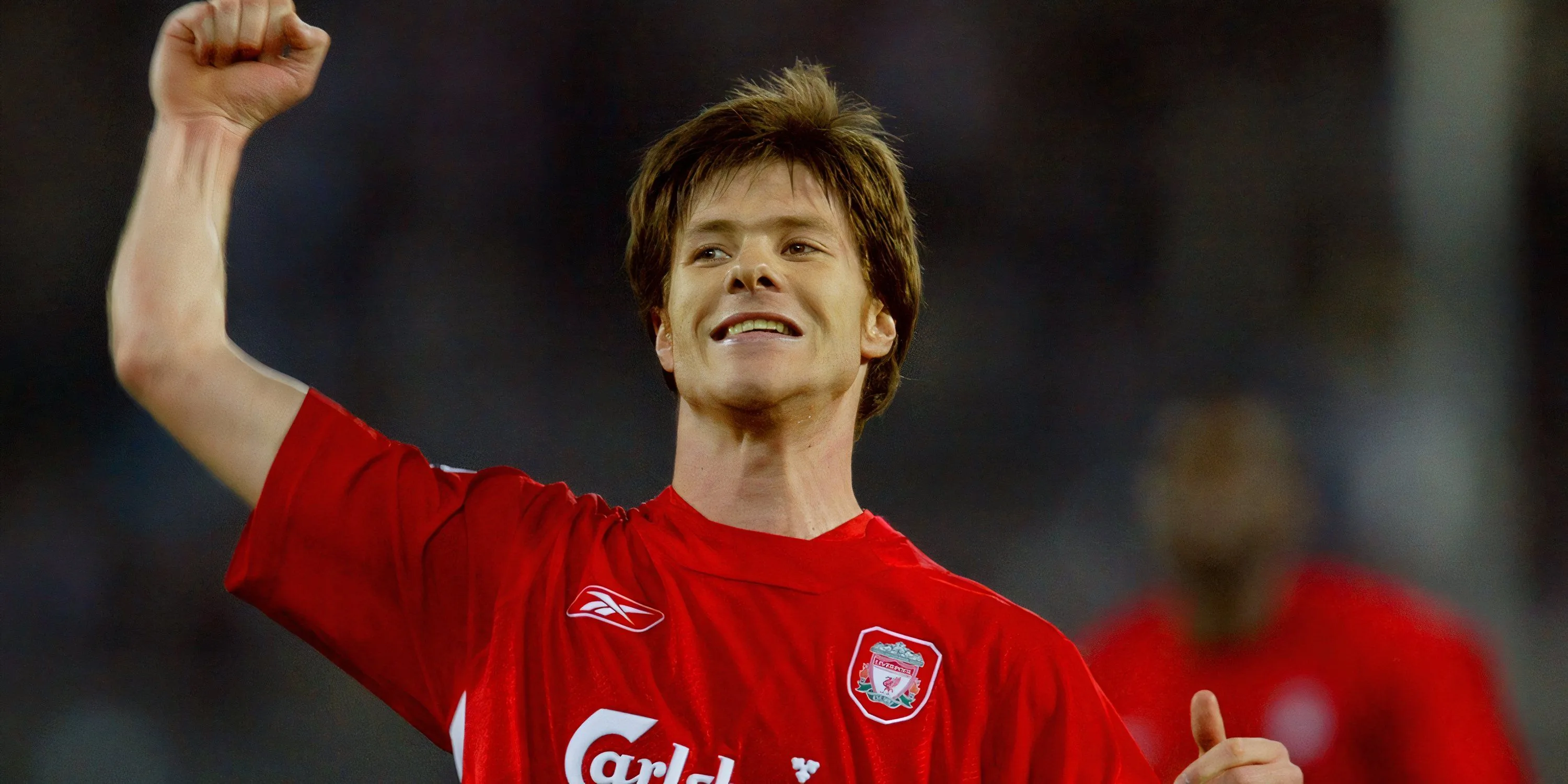 Xabi Alonso trong màu áo Liverpool