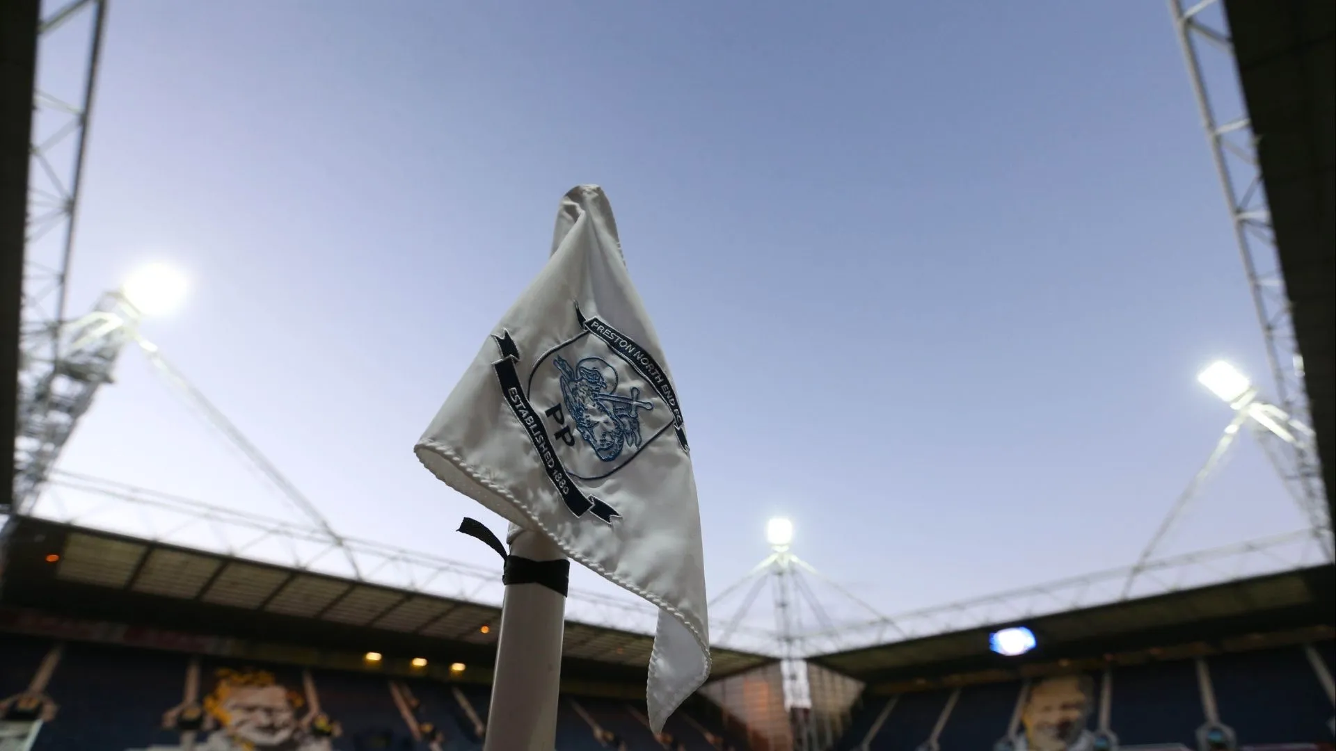 Cầu thủ Preston North End trong áo đấu sân nhà 2025/26