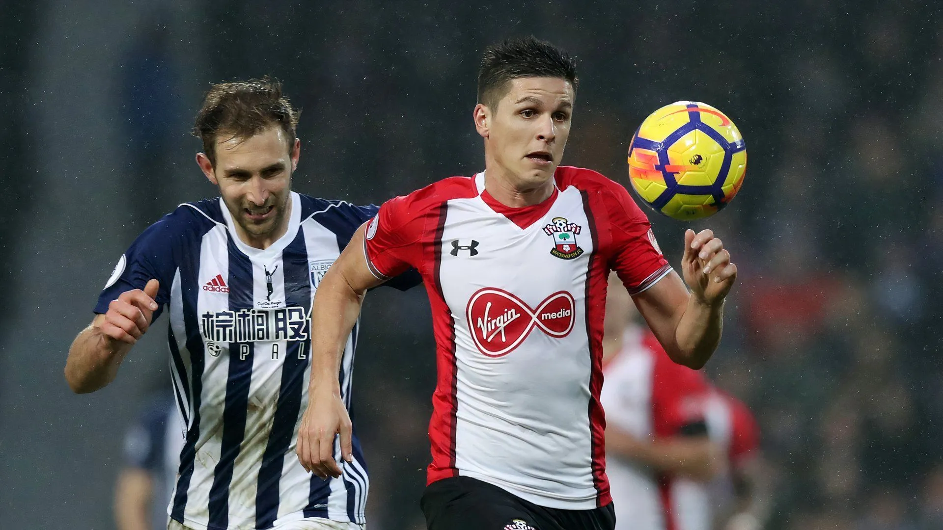 Guido Carrillo trong trận đấu giữa Southampton và West Brom
