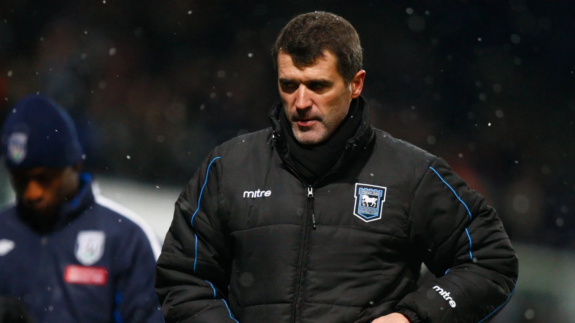 Huấn luyện viên Roy Keane trong thời gian dẫn dắt Ipswich Town, đối mặt với gánh nặng tài chính từ hợp đồng Civelli