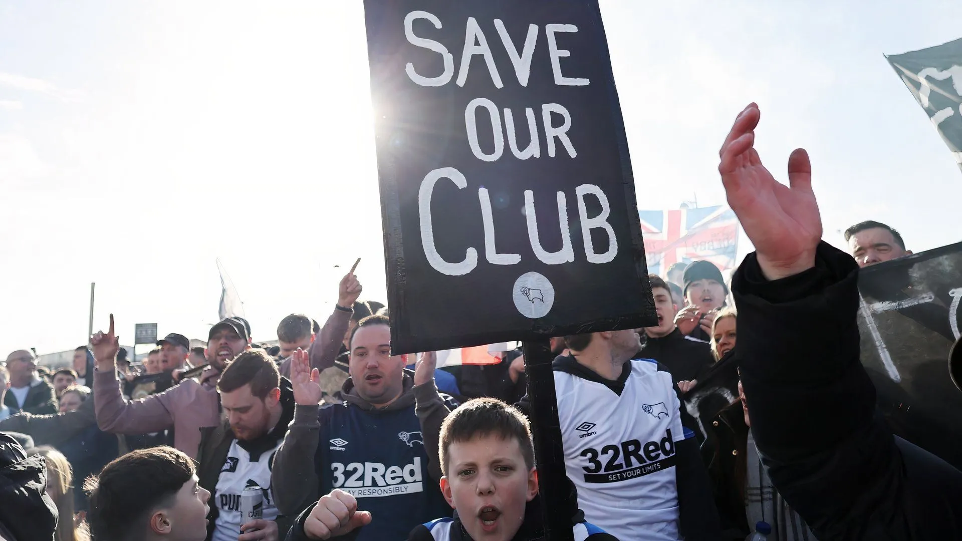 Người hâm mộ Derby County tập trung ủng hộ chiến dịch 'Cứu Derby County' giữa khủng hoảng tài chính