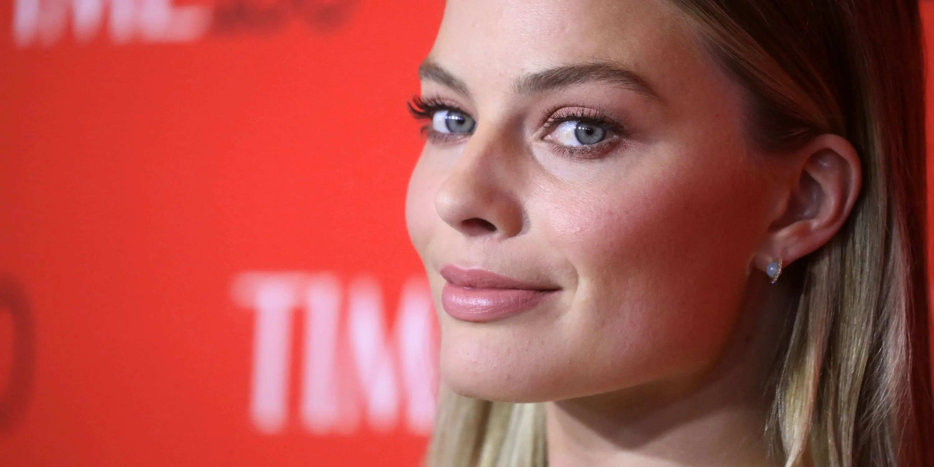 Nữ diễn viên Margot Robbie, người hâm mộ bất ngờ của Fulham