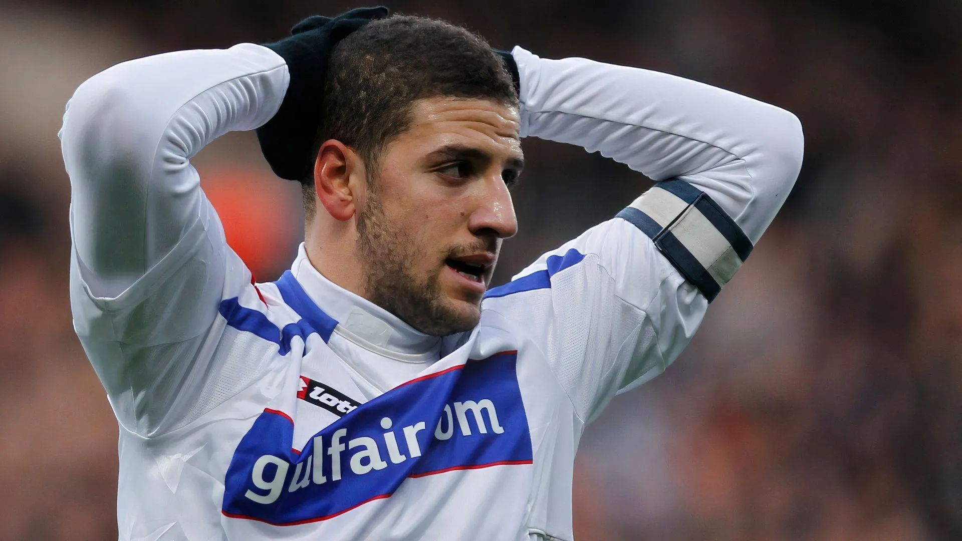 Tiền vệ tài hoa Adel Taarabt thi đấu cho Queens Park Rangers