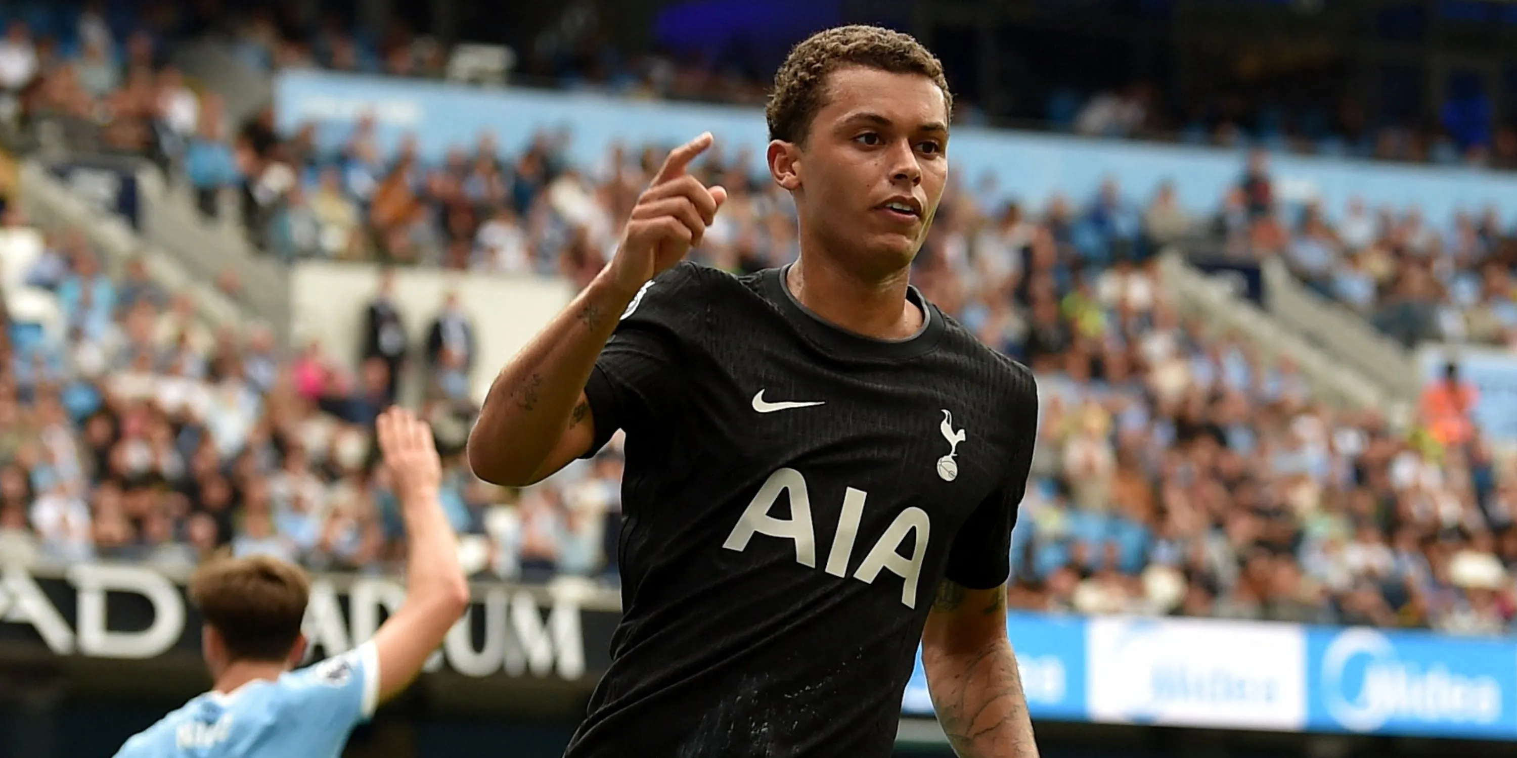 Cầu thủ chạy cánh Brennan Johnson của Tottenham, người được kỳ vọng sẽ tiếp nối Gareth Bale.