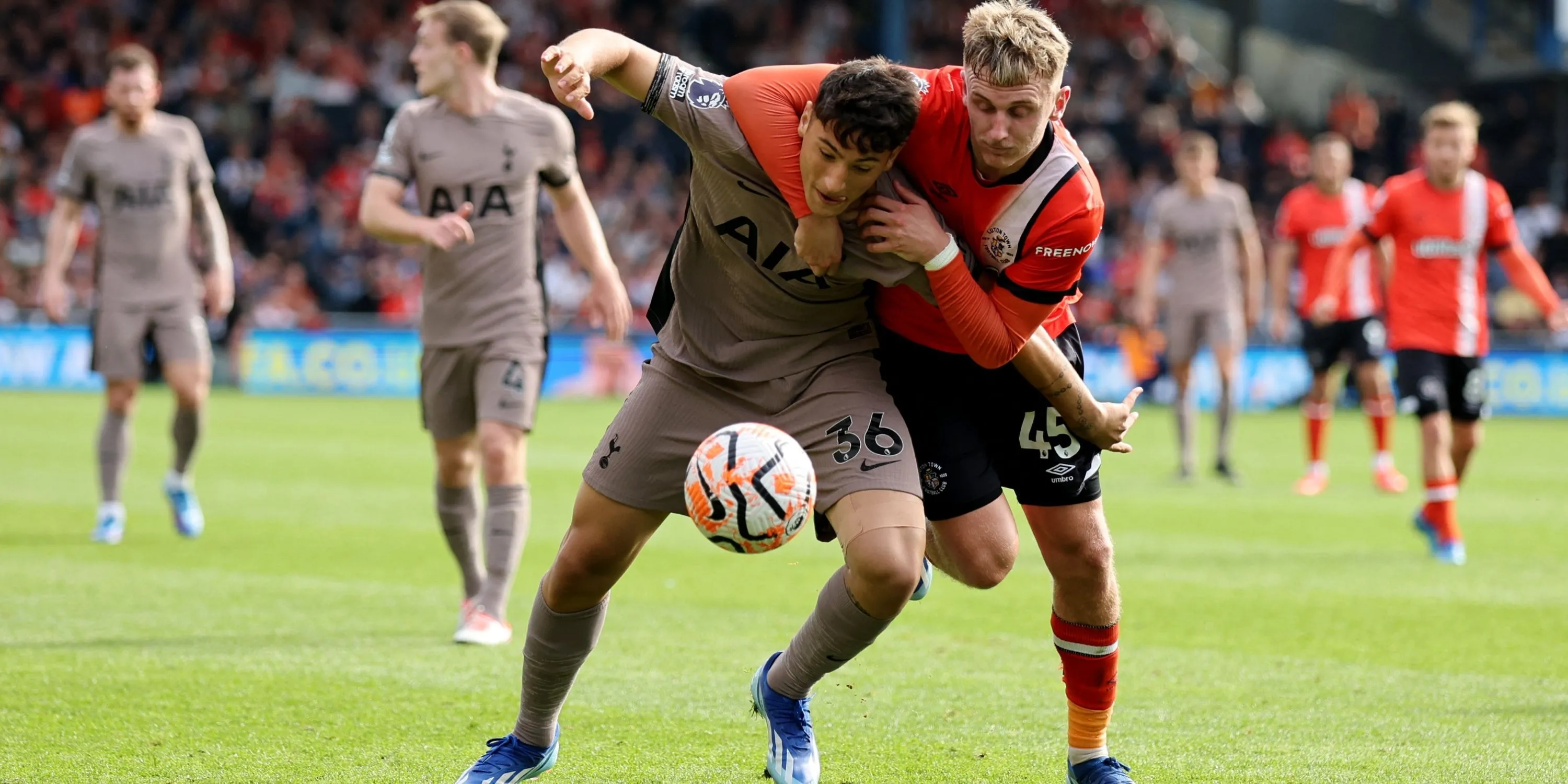 Alejo Veliz trong màu áo Rosario – tiền đạo từng được kỳ vọng nhưng đang rơi vào chuỗi cho mượn liên tiếp.