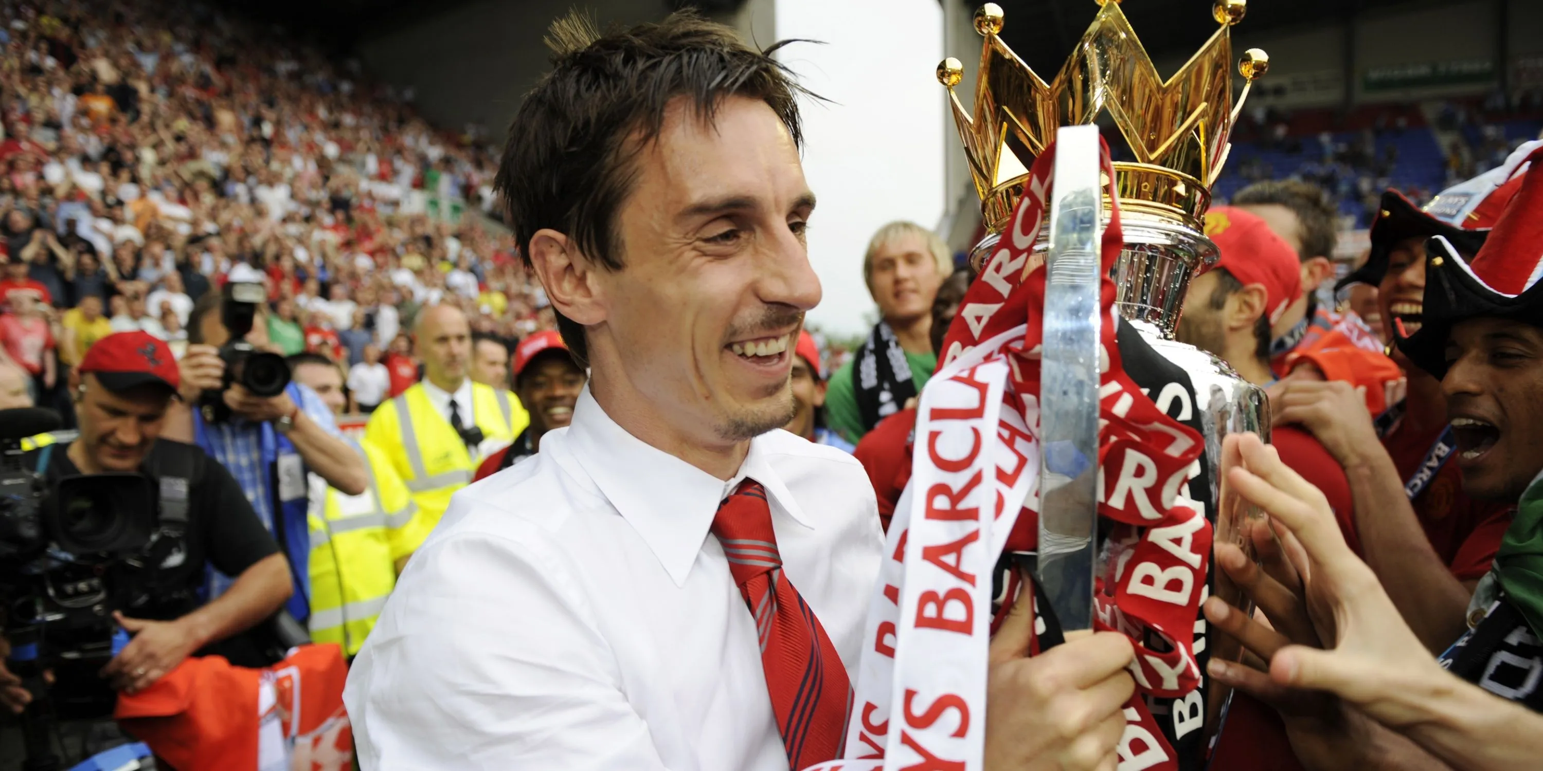 Gary Neville – trung thành cùng Man United, hậu vệ phải có tạt bóng chuẩn và kỷ luật phòng ngự