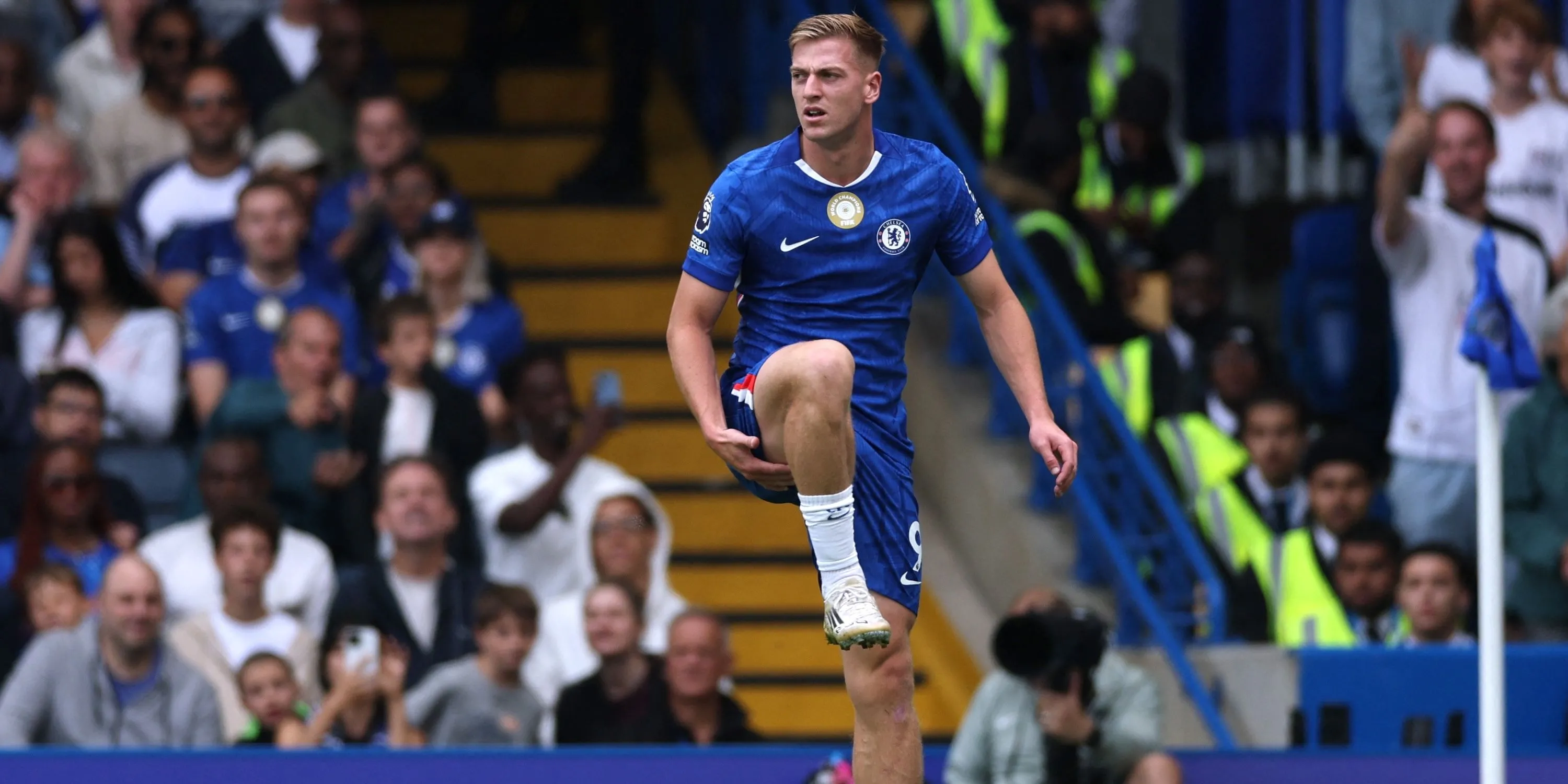 Liam Delap phản ứng sau chấn thương; Chelsea chờ đợi ngày anh tái xuất