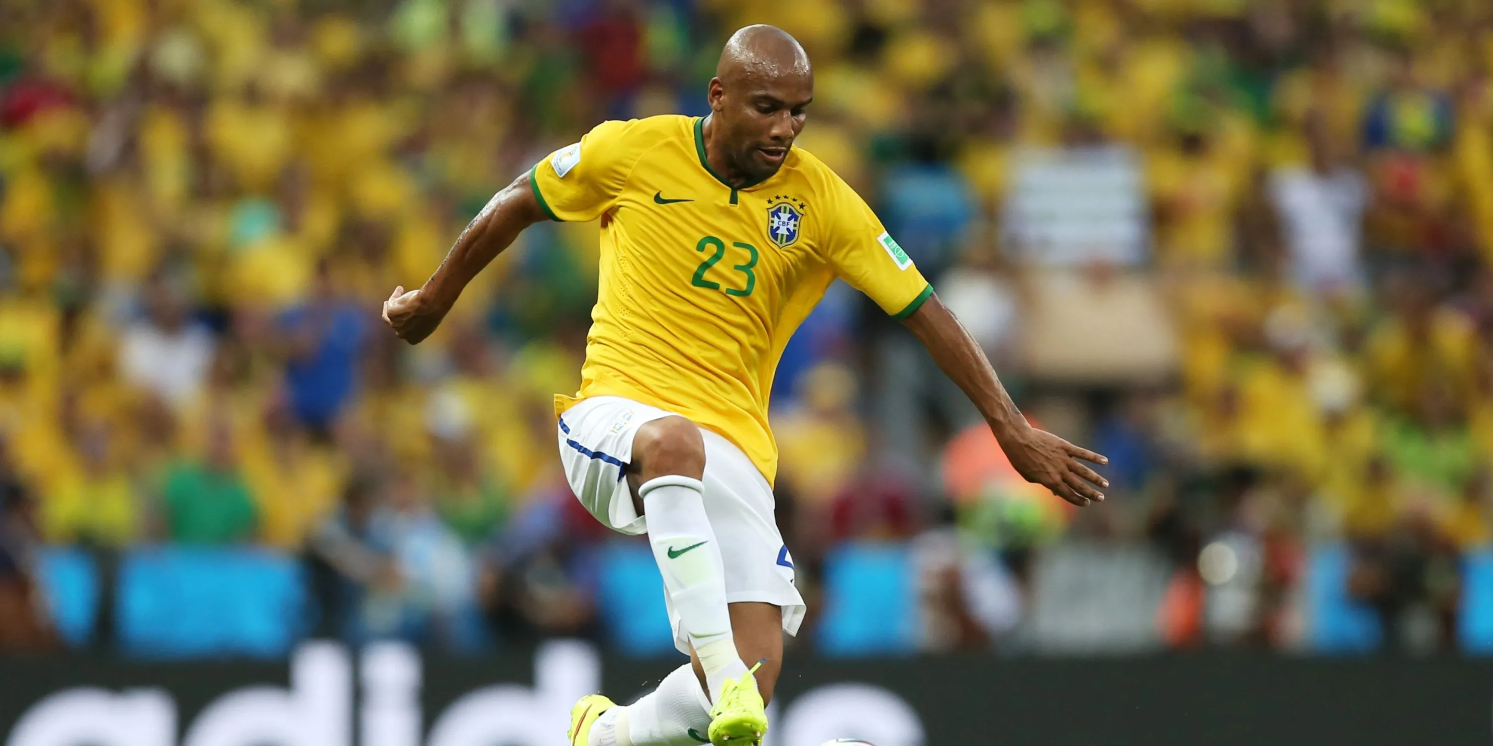 Maicon thi đấu cho Inter Milan, hậu vệ phải tấn công mạnh mẽ