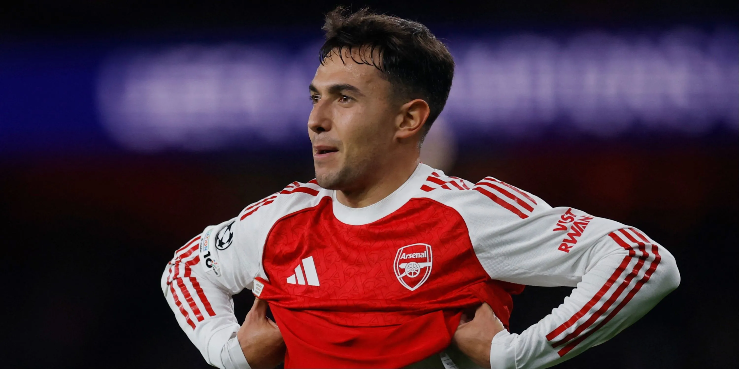 Martin Zubimendi trong màu áo Arsenal, minh họa cho phong độ ổn định và khả năng kết nối lối chơi tuyến giữa