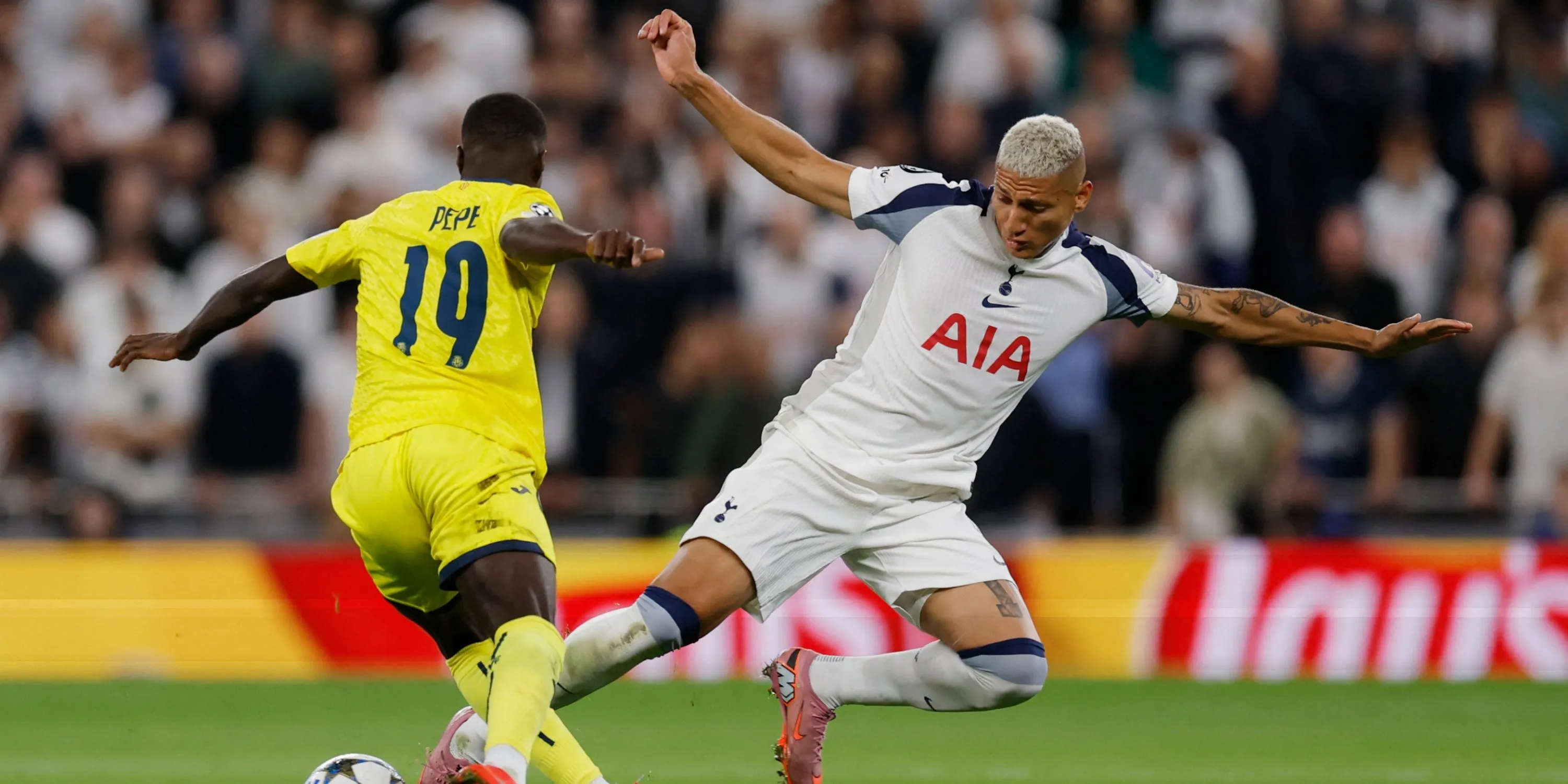 Mason Melia trong màu áo St Patrick’s Athletic, tiền đạo trẻ được Tottenham chiêu mộ