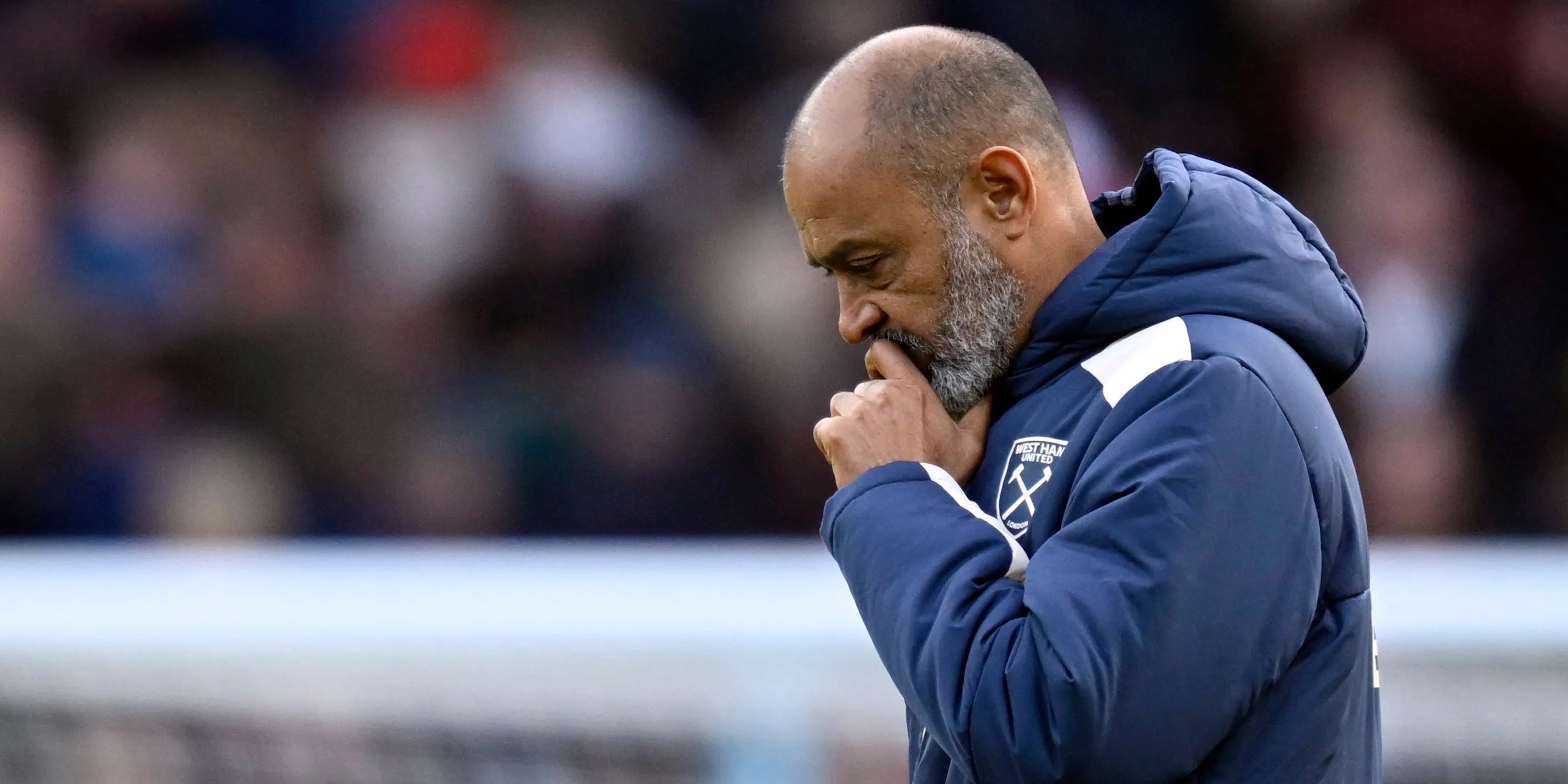 Nuno Espirito Santo buồn bã sau trận đấu