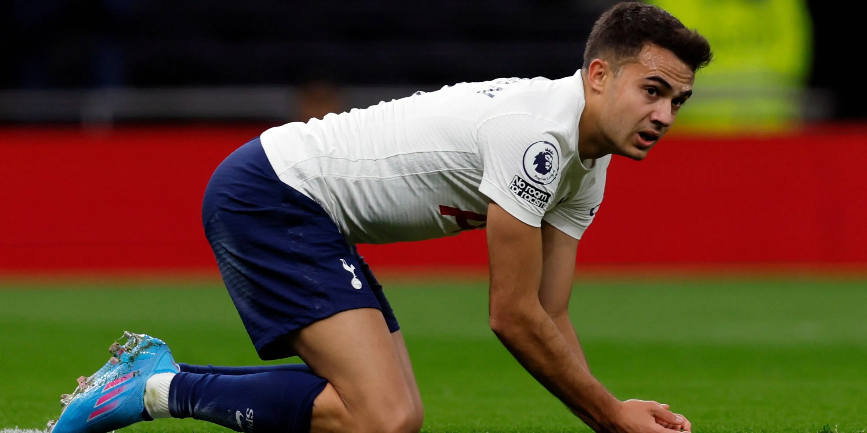 Sergio Reguilón thi đấu trong màu áo Spurs