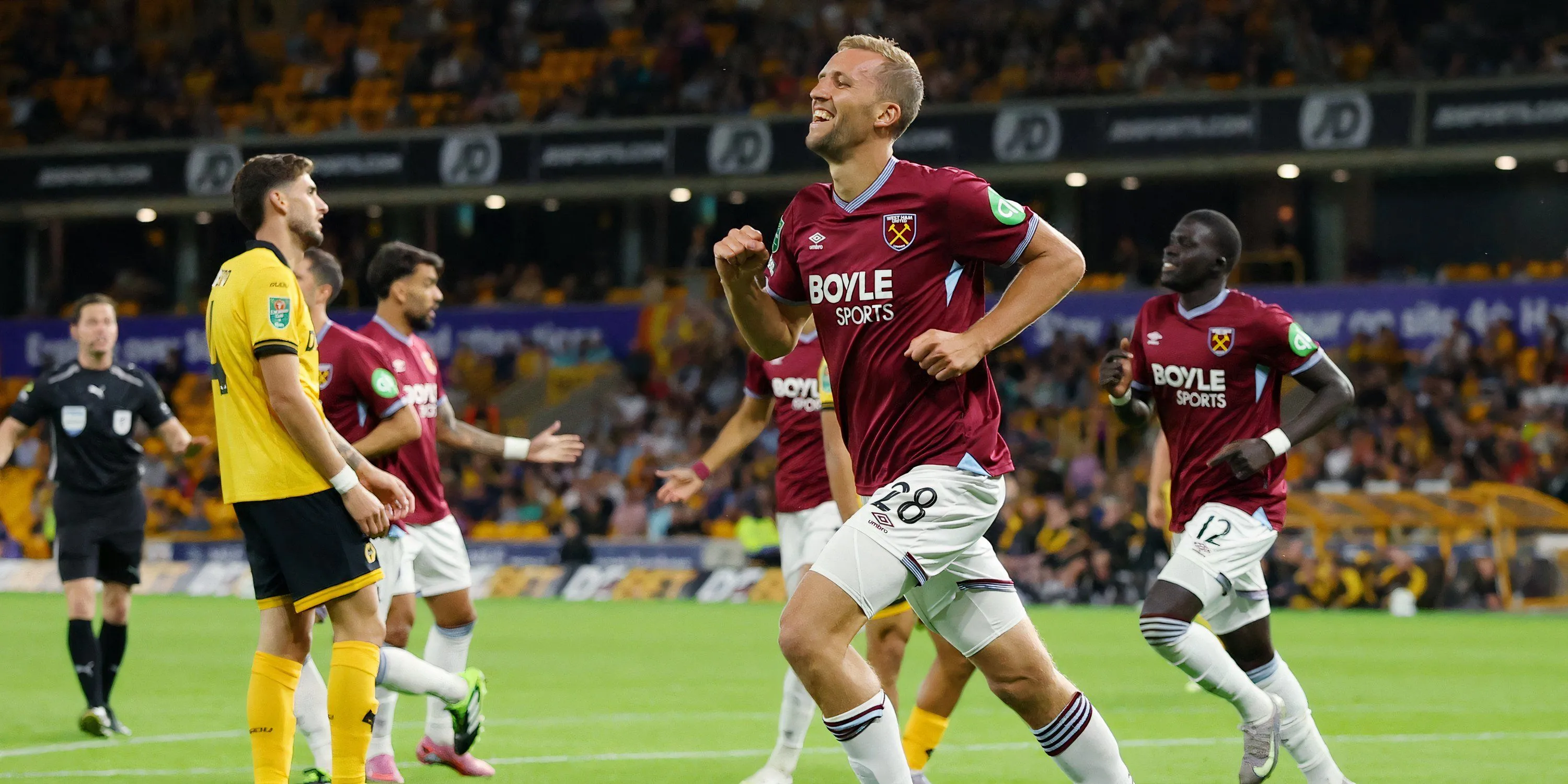 Tomas Soucek ăn mừng cho West Ham