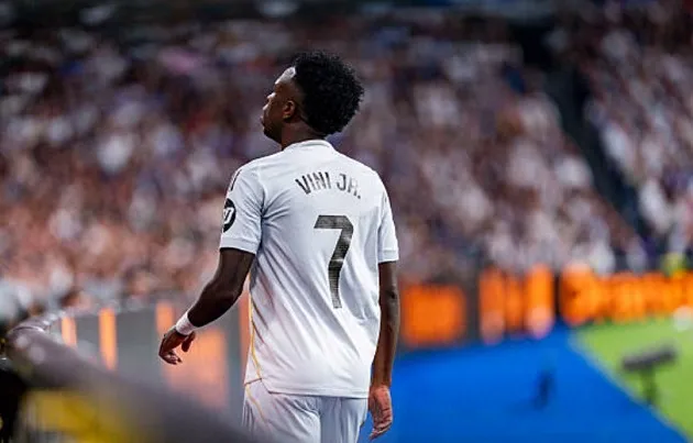Vinicius chịu chỉ trích sau hành động bộc xúc ở El Clásico; Real Madrid xử lý nội bộ nhanh và kín đáo.